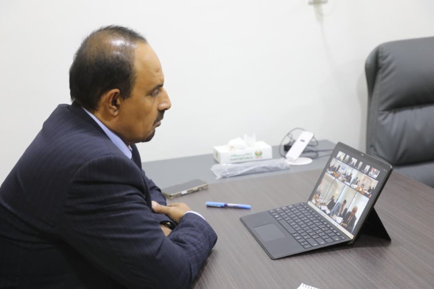 رئيس مجلس القيادة الرئاسي يثمن الجهود المتفانية لمحافظ حضرموت في تنفيذ نزولات لمديريات المحافظة وتسهيل واعتماد مشاريع تخدم حضرموت والوطن