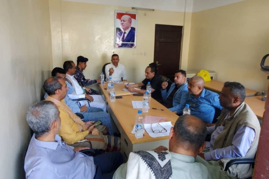 السلطة المحلية بمقبنة تدين جريمة الحوثيين في قرية حاضية وتطالب بحماية المدنيين ومحاسبة الجناة