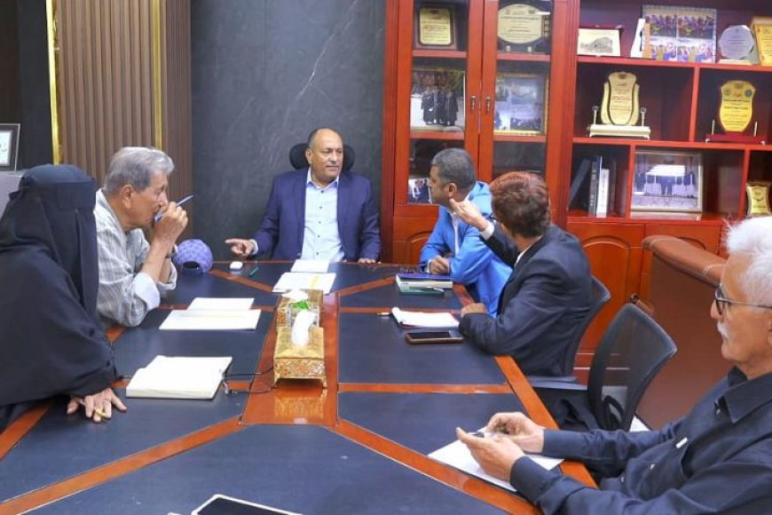 نائب وزير الصناعة والتجارة يترأس اجتماعاً لمناقشة ضبط إيقاع الأسعار واستقرار الأسواق