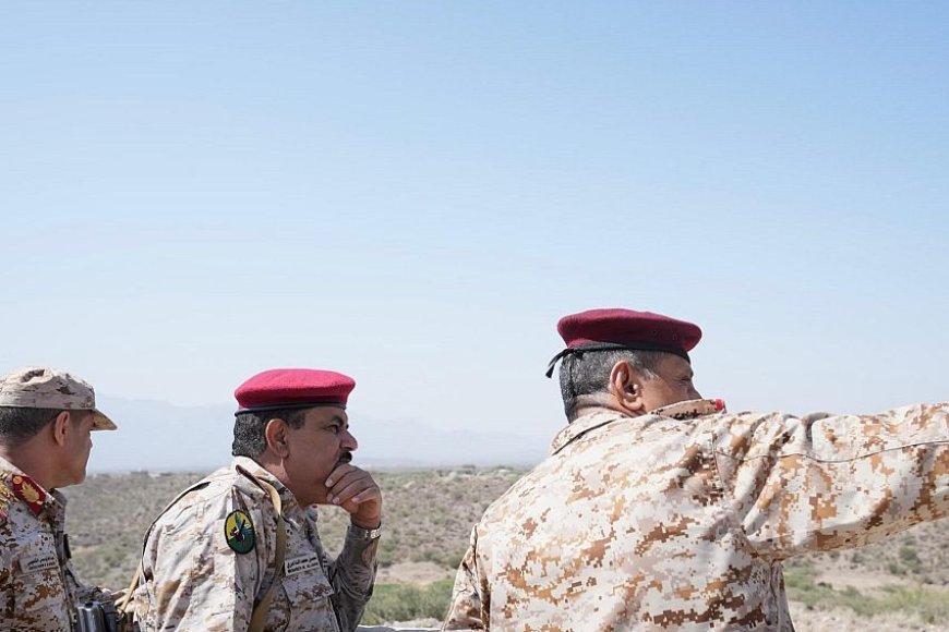 وزير الدفاع يطلع على جاهزية جبهات محور الضالع