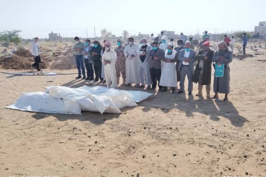 نيابة استئناف مأرب تدفن 15 جثة مجهولة الهوية بالتعاون مع الصليب الأحمر