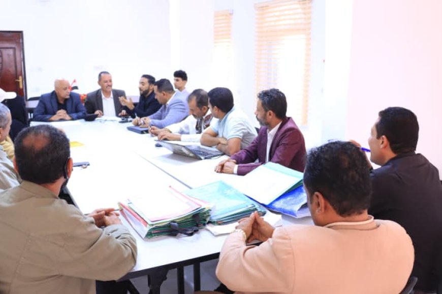 لقاء في تعز لبحث إدراج ضحايا “محرقة القاطرة” ضمن كشوفات شهداء وجرحى الحرب