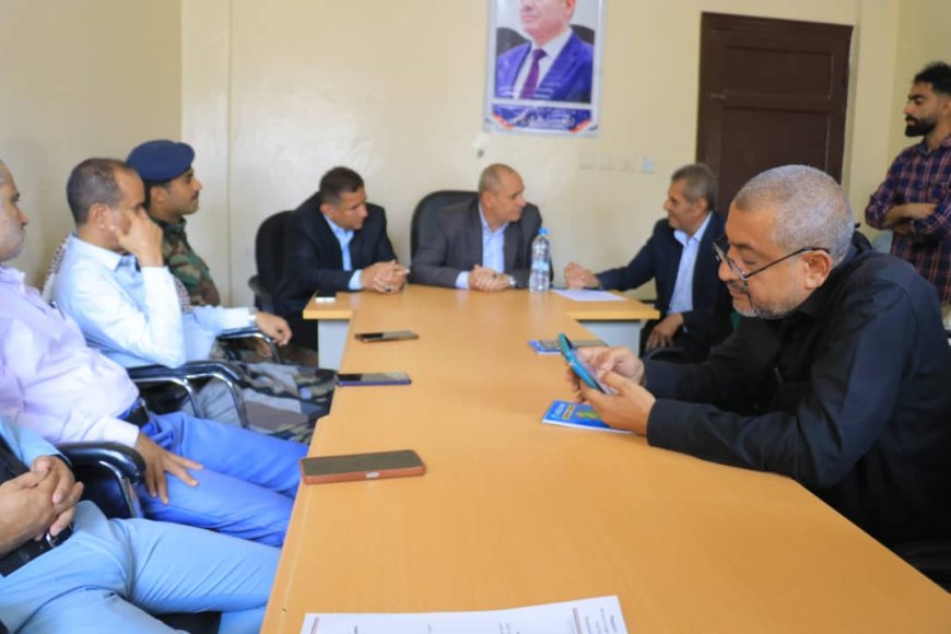 وكيل أول محافظة تعز يناقش احتياجات مديرية مقبنة ويؤكد على أهمية المشاريع الخدمية