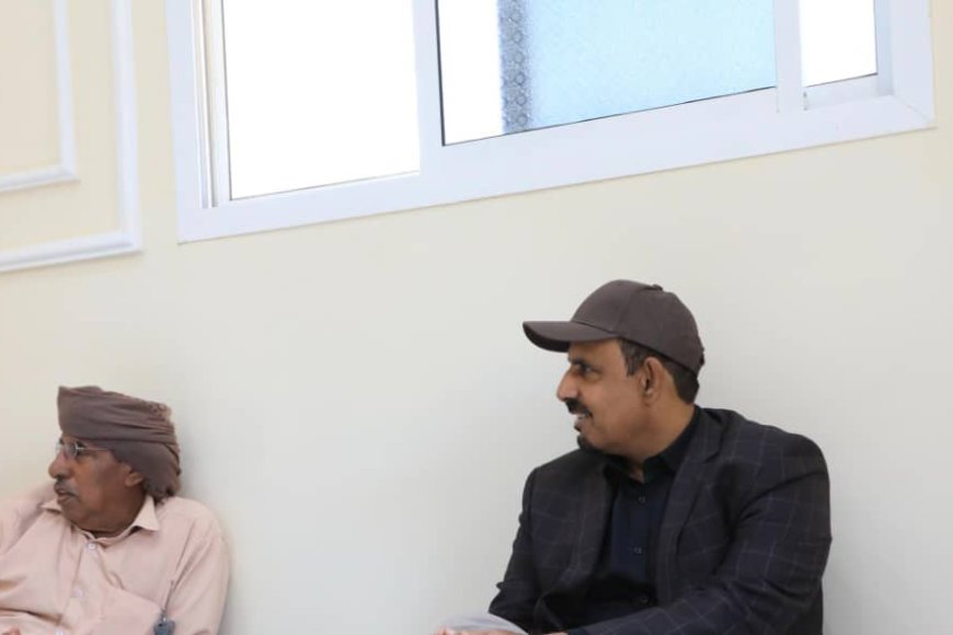 محافظ حضرموت الأستاذ مبخوت بن ماضي يقدّم واجب العزاء في وفاة الشخصية الاجتماعية الشيخ عيضة بن صالح بن مرعي بن ماضي