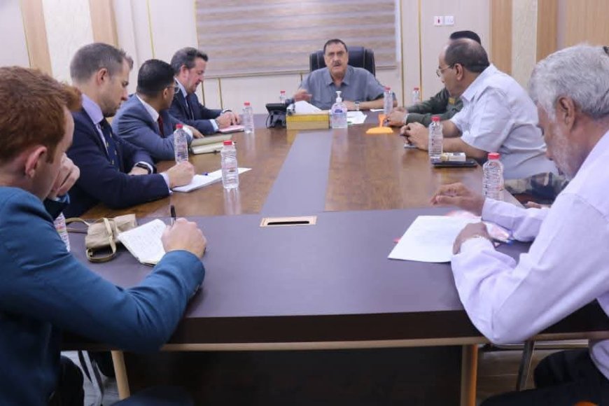 اللواء مطهر الشعيبي يستقبل وفداً بريطانياً رفيع المستوى لبحث التعاون الأمني وأوضاع المهاجرين الأفارقة.