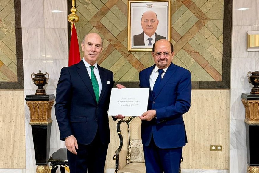 وزير الخارجية يتسلم نسخة من  أوراق اعتماد السفير الاسباني