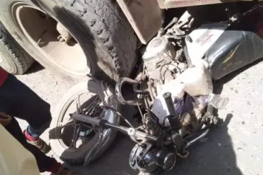 حادث مروع في تعز.. دراجة تنقسم نصفين بعد تصادم عنيف مع سيارة مسرعة!
