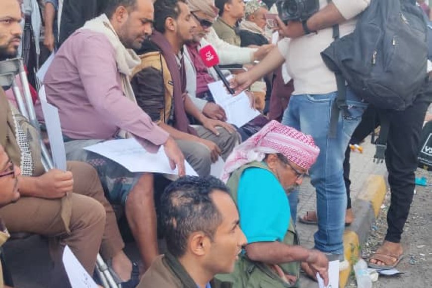 تعز.جرحى الجيش ينفذون وقفة احتجاجية غاضبة للمطالبة بصرف مستحقاتهم المالية، و تحسين أوضاعهم