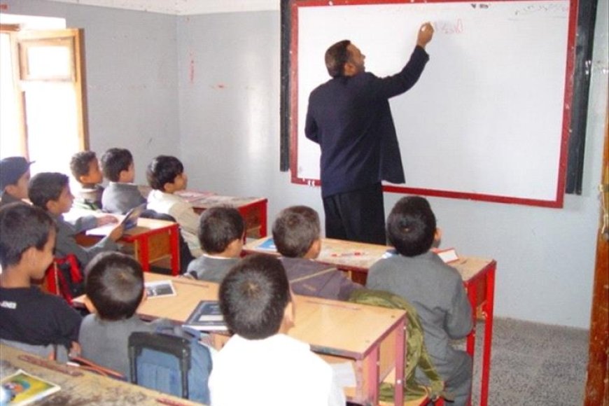 محكمة المكلا تفرض تحسينات كبيرة على حقوق المعلمين وتثبت المتعاقدين