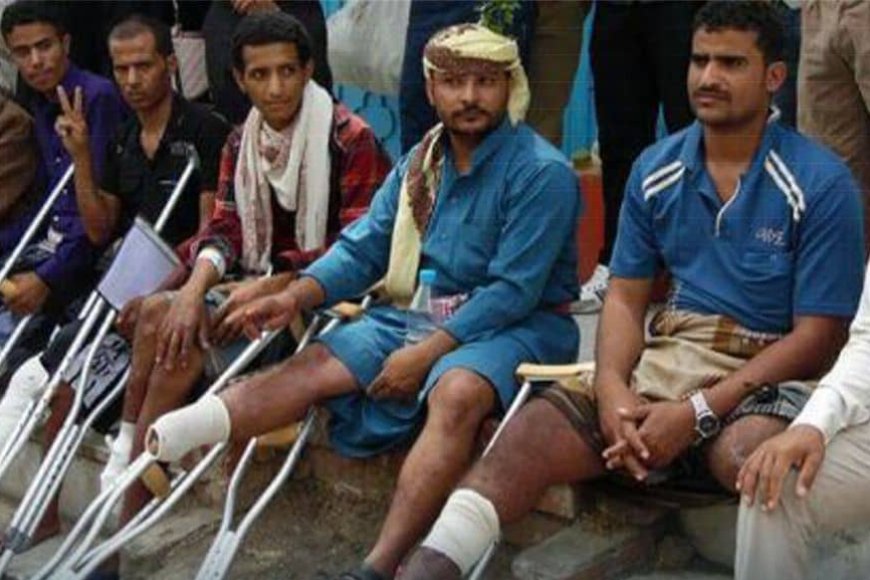 تعز .جرحى الجيش ينفذون وقفة احتجاجية ويعلنون اعتصامًا مفتوحًا أمام مبنى المحافظة المؤقت للمطالبة بحقوقهم