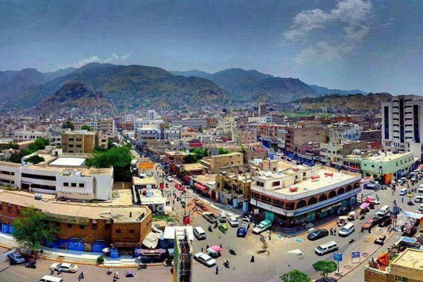 عاجل.. مسلحون مجهولون يستهدفون منزل الشيخ نبيل بهادر بقنابل شديدة الانفجار في تعز