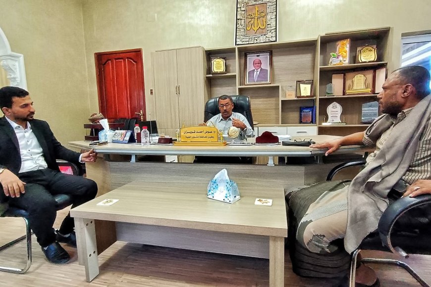 اجتماع لمناقشة صيانة الطرق المتضررة في المهرة بعد الأعاصير