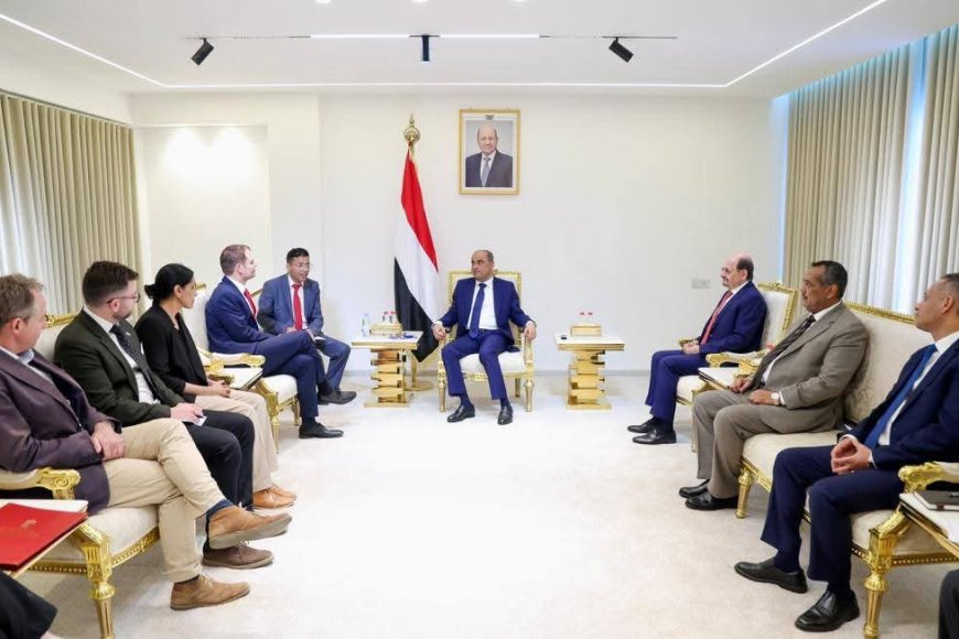 رئيس الوزراء   يعقد  جلسة مباحثات مع وزير الدولة البريطاني