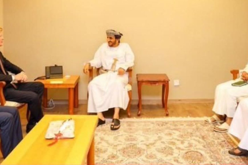 المبعوث الأممي..يناقش مع كبير مفاوضي الحوثيين في مسقط تهيئة بيئة مواتية لعملية سياسية