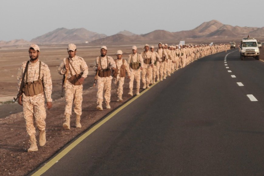 قوات العمالقة الجنوبية تنفذ مسيرًا عسكريًّا لرفع جاهزيتها القتالية 