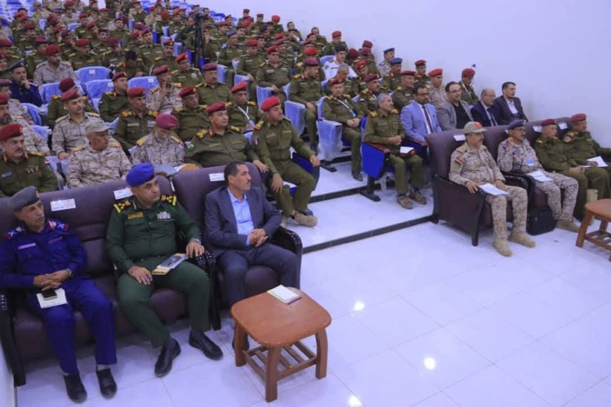 رئيس الأركان يشهد اختتام الندوة العلمية العسكرية الأولى بالأكاديمية العسكرية العليا (كلية القيادة والأركان)