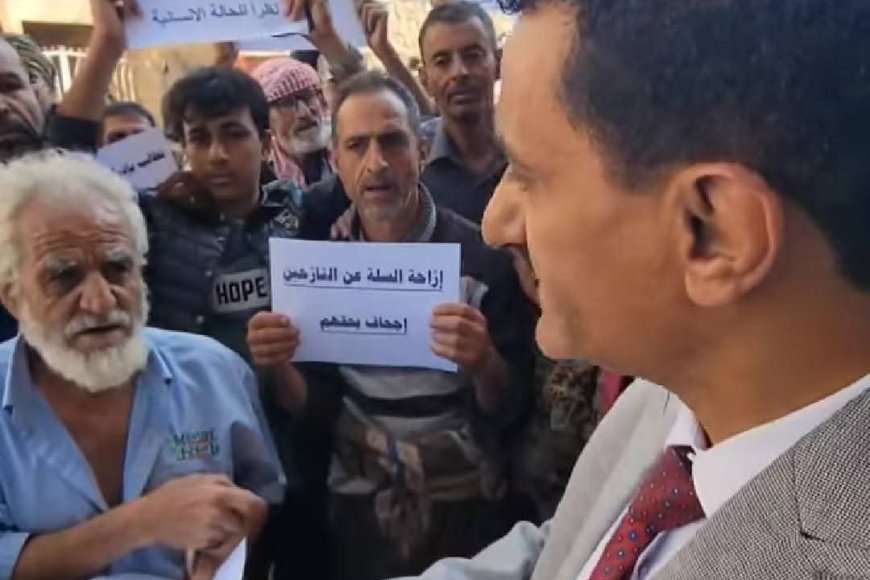احتجاجات في تعز تندد بوقف مساعدات برنامج الأغذية العالمي
