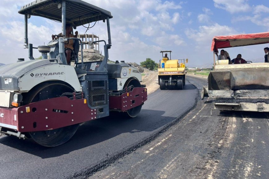 بدء أعمال سفلتة طريق الحصن – سد حسان باستخدام أول خلاطة أسفلتية بمنظومة الفلر صديقة للبيئة.