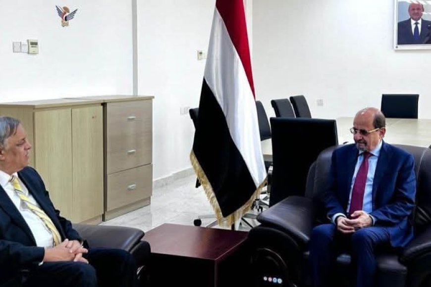 وزير الخارجية يبحث مع السفير الهندي سبل تعزيز العلاقات الثنائية