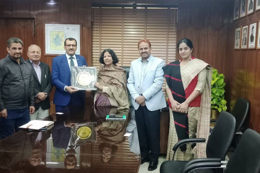 المستشار المخلافي يزور جامعة عليجار الإسلامية ويبحث مع قيادتها تفعيل التعاون المشترك.