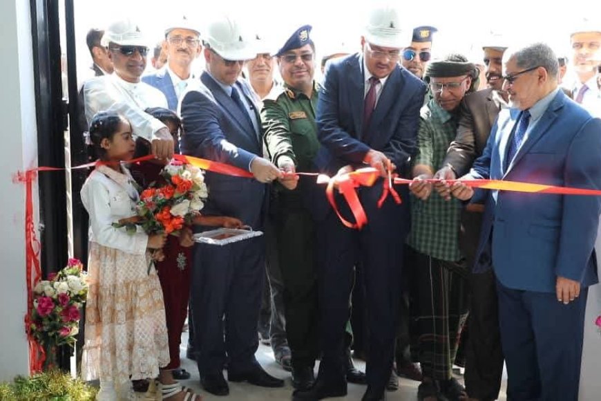 الأمين العام للمجلس المحلي بحضرموت يدشن محطة الطاقة الشمسية العملاقة للشركة العربية اليمنية للأسمنت بقدرة 13.75 ميجاواط