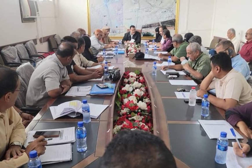 تنفيذي المنصورة يناقش تقارير الصرف الصحي ولجنة مجلس الآباء بمدارس المديرية