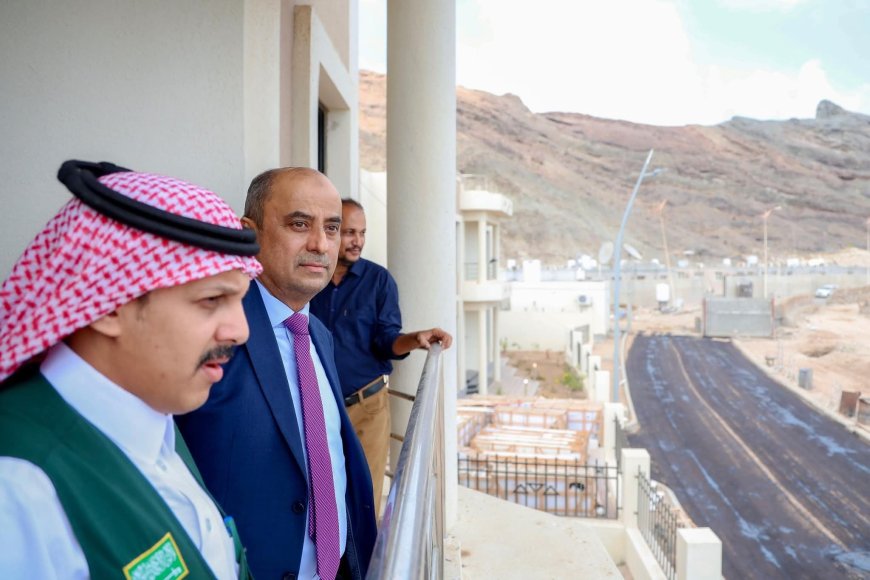 رئيس الوزراء يطلع على الترتيبات النهائية لافتتاح مشروع مبنى رئاسة الوزراء بعدن