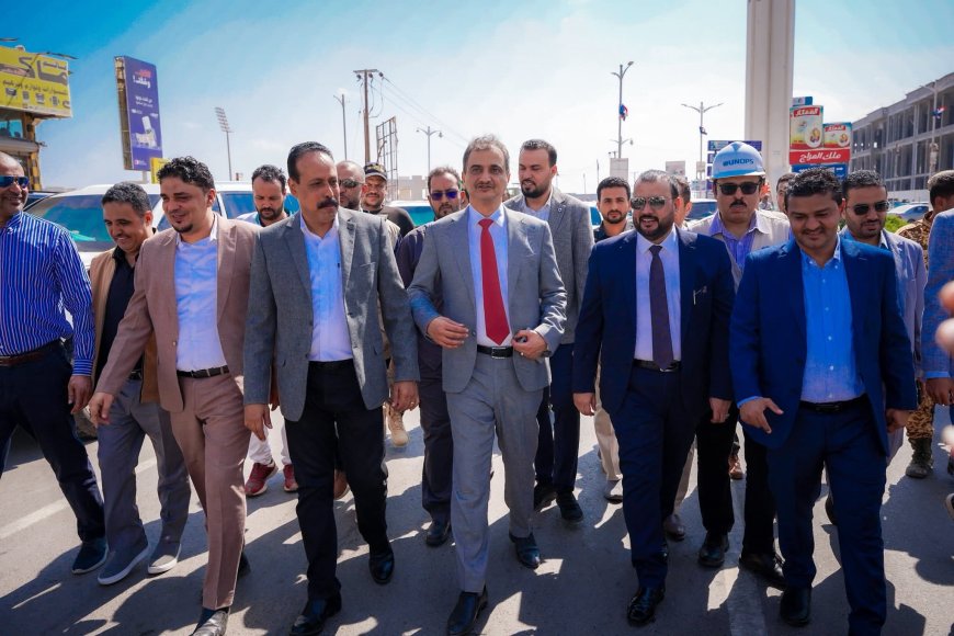 لملس و الحريزي يفتتحان مشروع إعادة تأهيل شارع معارض السيارات في الشيخ عثمان 