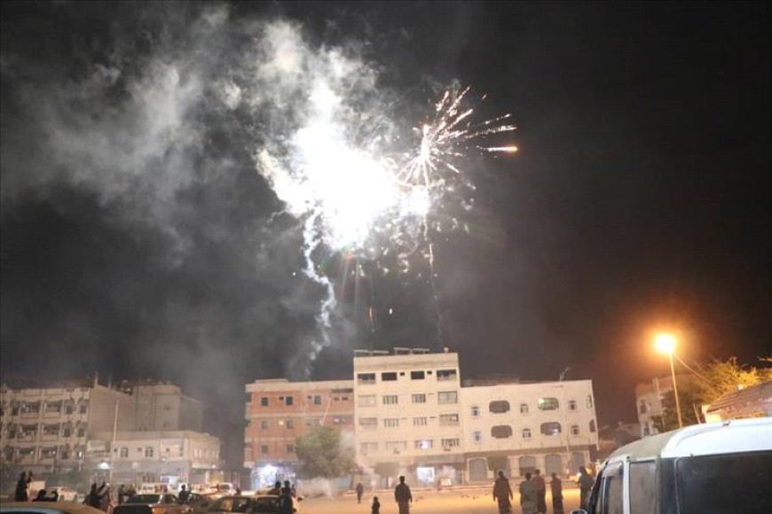 بالألعاب النارية والموسيقى.. عدن تحتفل بانتصار قوات الانتقالي في عملية (المستقبل الواعد) ((صور)
