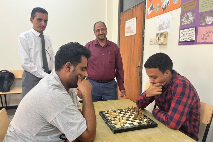 كلية الحقوق بجامعة عدن تواصل أنشطتها الطلابية وتطلق بطولة الشطرنج 