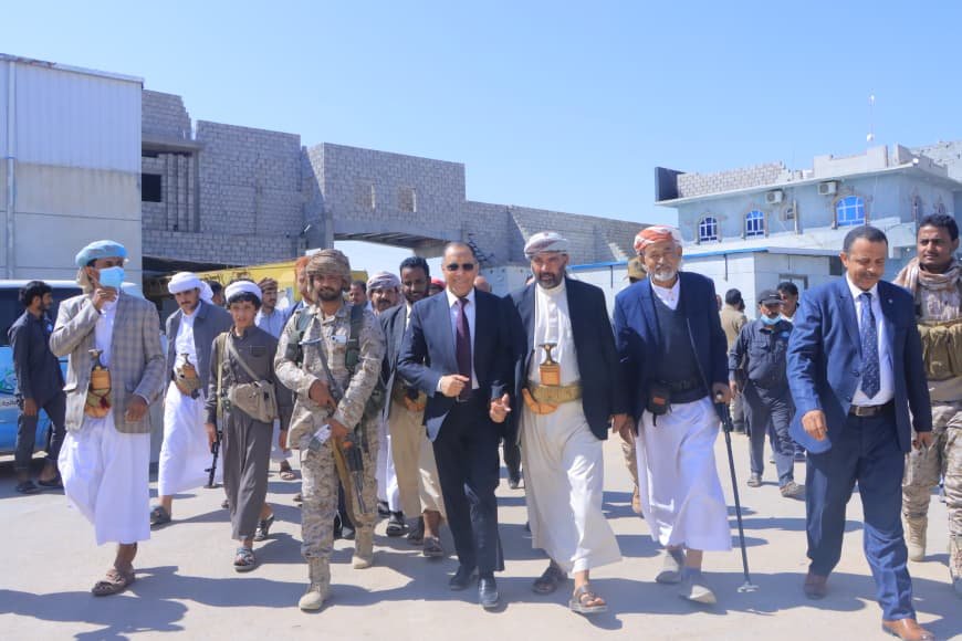 مأرب: وزير الصناعة يتراس اجتماع لجنة الاصلاحات السعرية ويزور عددا من المصانع