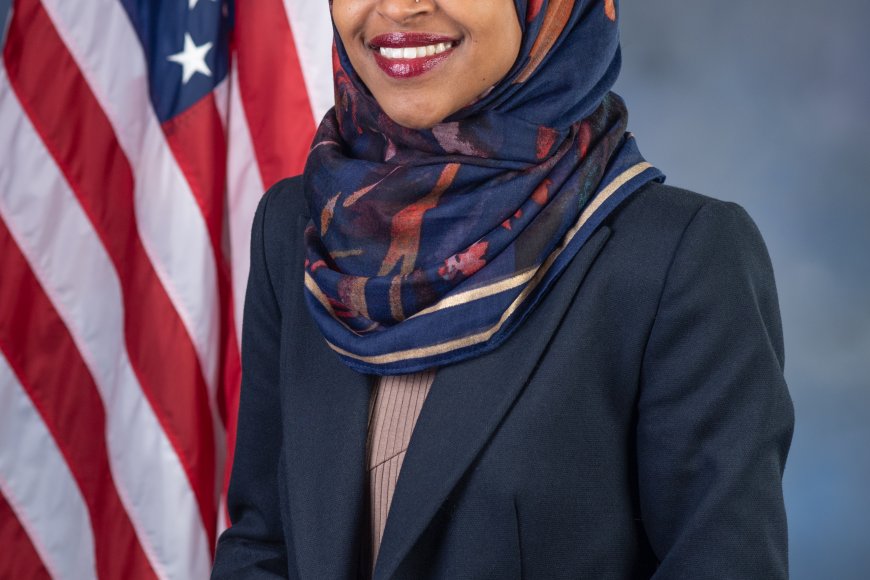 ترامب وصفها (بالقمامة) وردت عليه (بك هوس مريب)..  تصعيد سياسي والسجال يعكس انقسام أمريكا