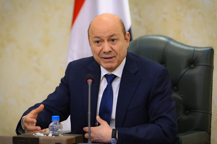 العليمي محذراً : الصراعات الجانبية تخدم المشروع الإيراني