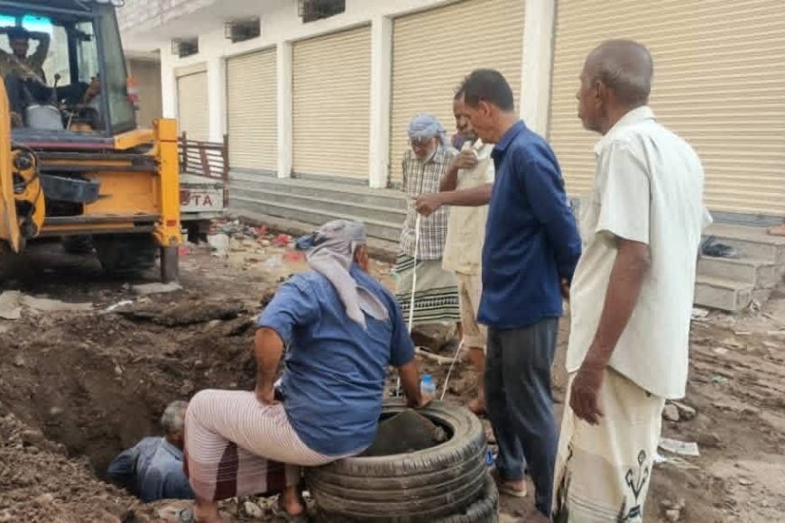 عقب تعرضه لكسر مفاجئ..إصلاح أنبوب المياه المغذي لعدد من المناطق في مديرية المنصورة بعدن