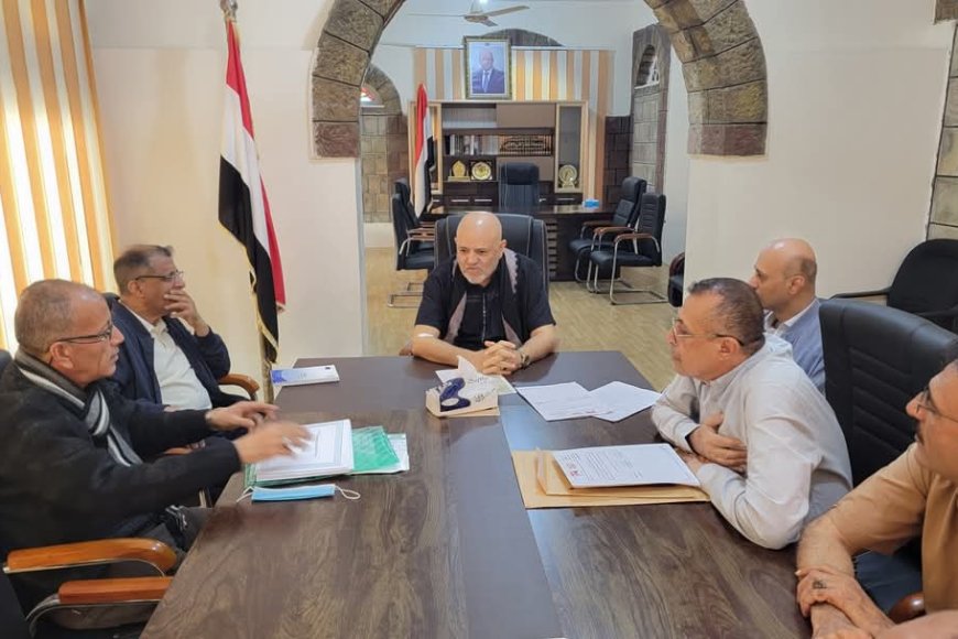 محافظ تعز يناقش إعداد الموازنة وخطط الانفاق والمشاريع للعام 2026م