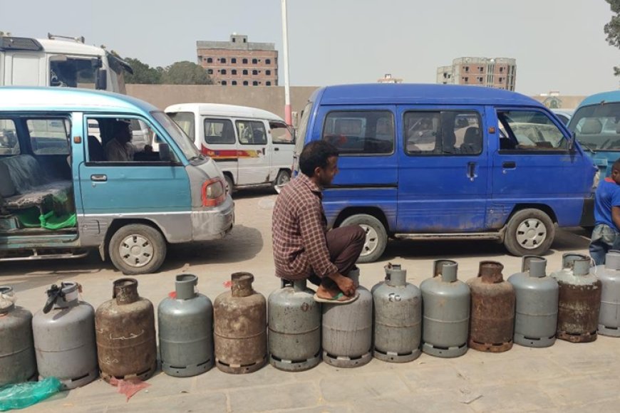 أزمة تموينات الغاز في عدن تتفاقم.. والشركة اليمنية للغاز تدعو سلطات مأرب لرفع القطاع القبلي