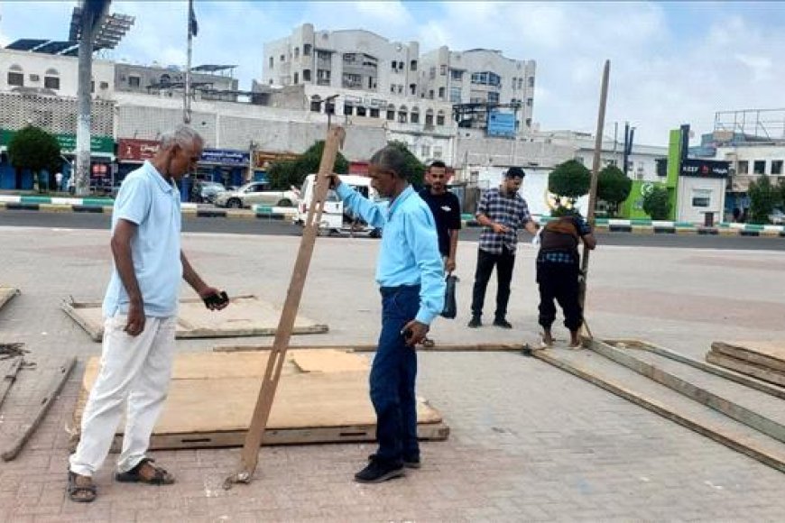 بدأ نصب خيام الاعتصام في ساحة العروض بخور مكسر