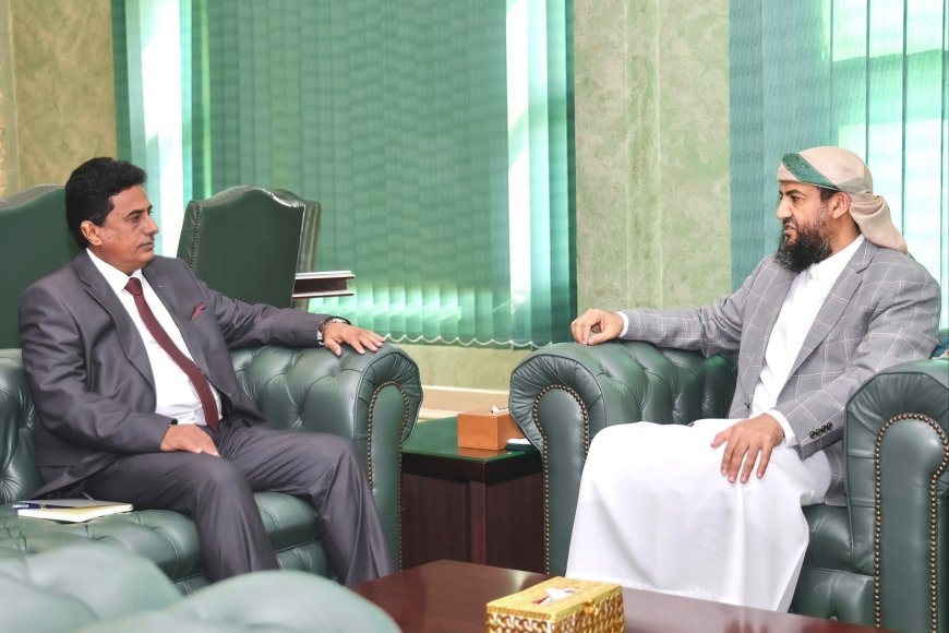 عضو مجلس القيادة &quot;المحرّمي&quot; يلتقي الأمين العام لمجلس الوزراء