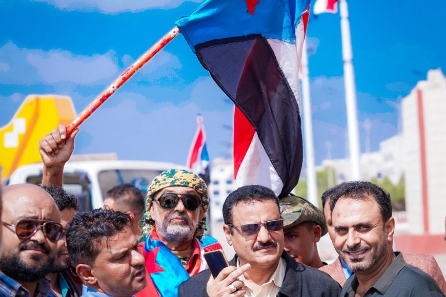 مدراء المديريات و عدد من الشخصيات البارزة تتوافد إلى ساحة العروض في مديرية خورمكسر