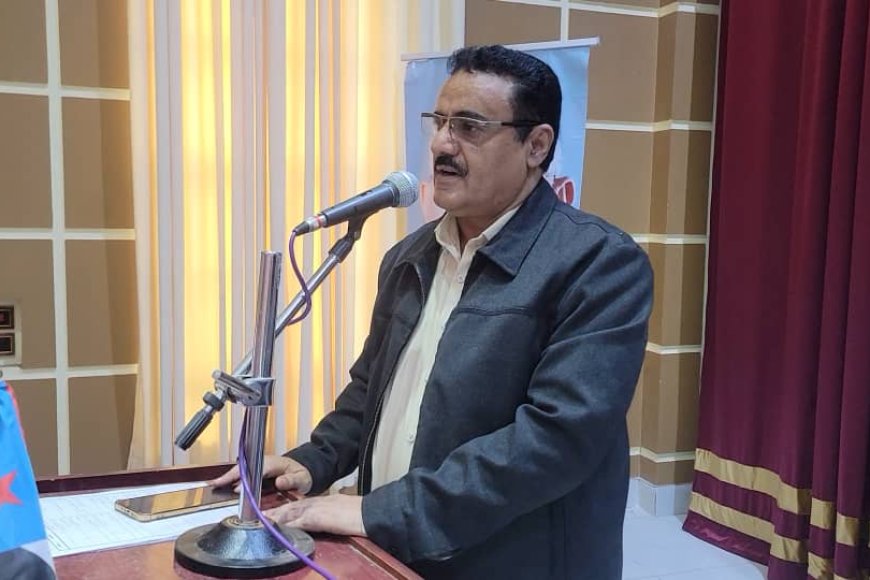 خلال إستقباله فريق التوجيه والرقابة الرئاسي.مدير عام المنصورة يطالب بإعلان الاستقلال الثاني لدولة الجنوب العربي