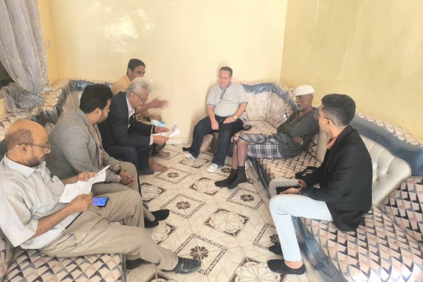 فريق التوجيه والرقابة الرئاسي ورئيس تنفيذية انتقالي لحج يزورا المناضل فضل مفتاح في منزله للاطمئنان على صحته