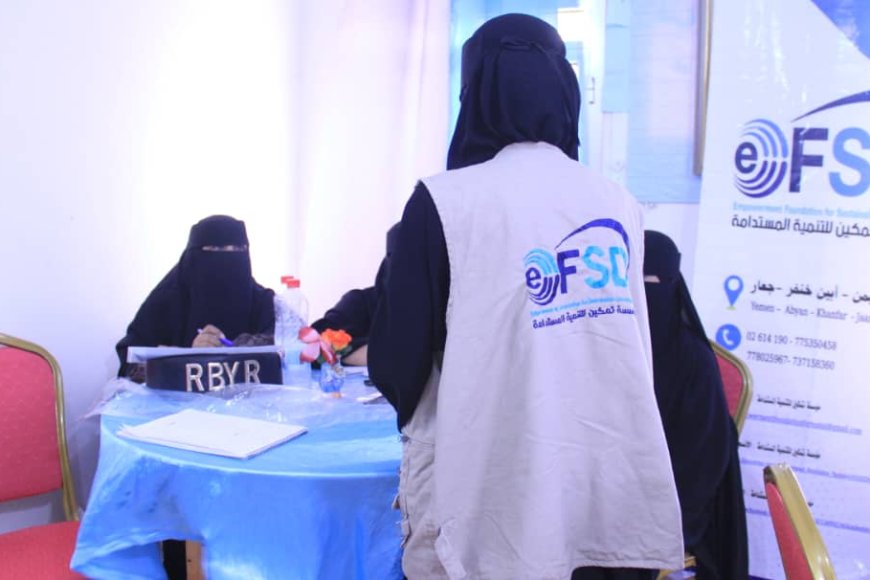 “تمكين”… قصة شابة من أبين بدأت من الصفر وصنعت مؤسسة تقود التغيير