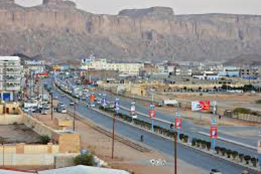 انقطاع واسع يضرب الاتصالات والإنترنت في عتق… وشبكات يمن نت ويمن موبايل خارج الخدمة