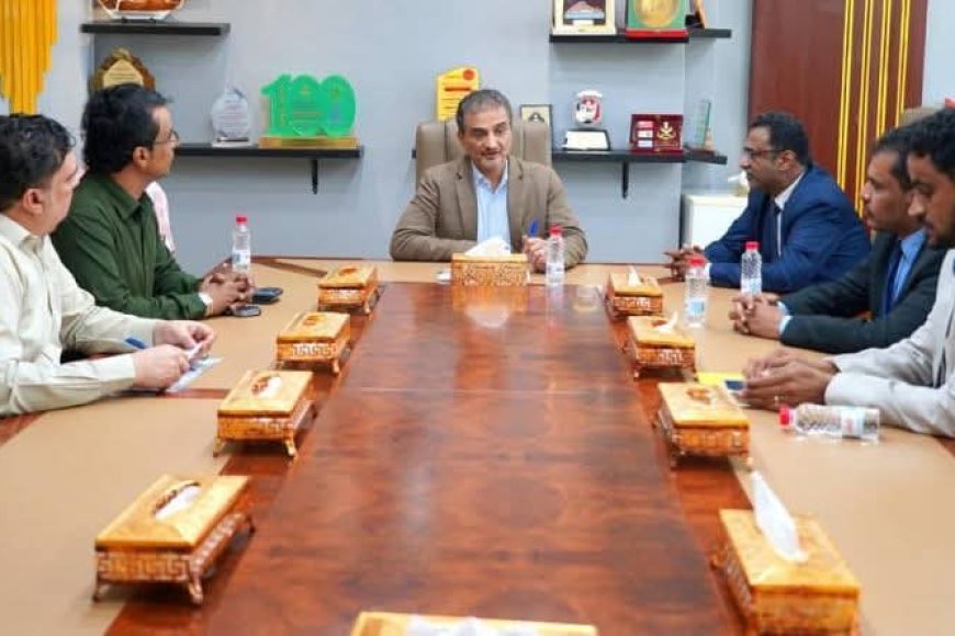 وزير الدولة محافظ عدن يناقش التحضيرات الجارية لمسابقة شاعر البندر