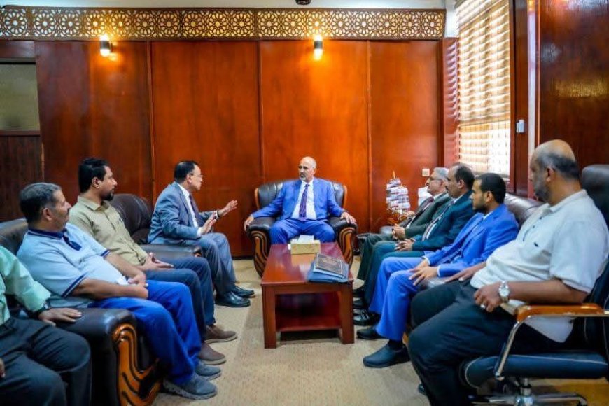 اللواء الزُبيدي يتفقد سير العمل بديوان عام وزارة الزراعة والري والثروة السمكية وقطاعاتها