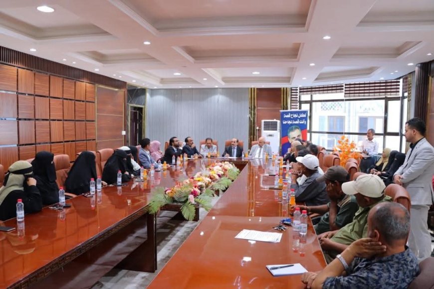 مدير عام خورمكسر يستقبل فريق التوجيه والرقابة الرئاسي للمجلس الانتقالي الجنوبي