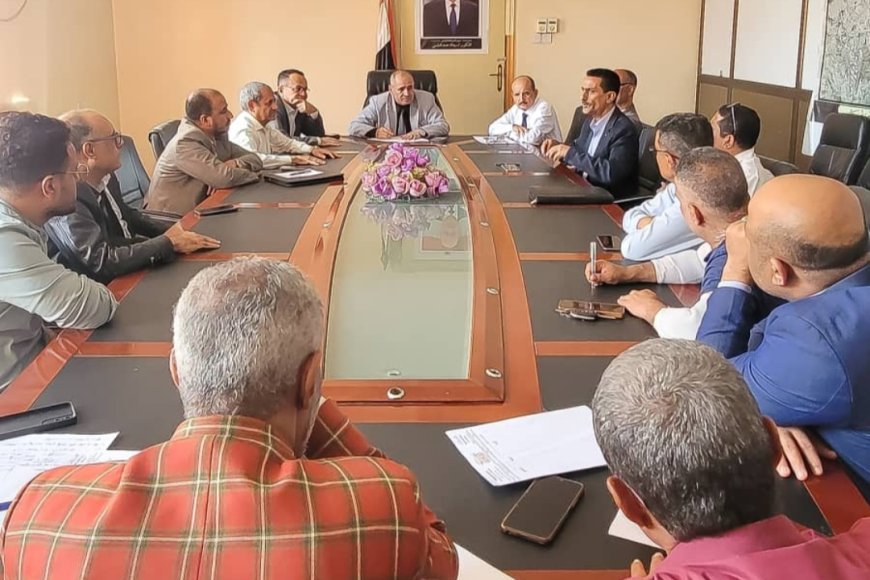 اجتماع بتعز يناقش سير مراقبة أسعار الأدوية والمستلزمات الطبية بالمحافظة
