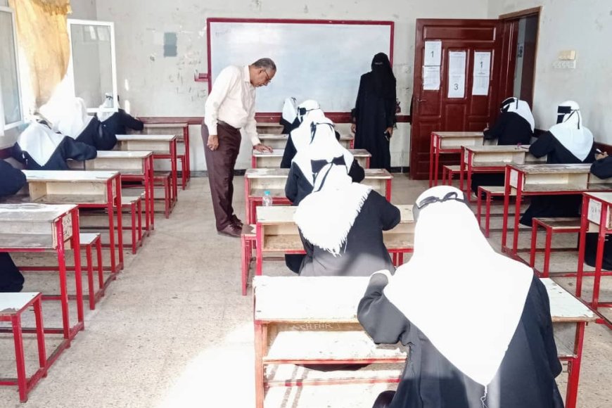 *مدير تربية المكلا يتفقد سير العملية الاختبارية بمدرستي 22 مايو وعلي بن أبي طالب للتعليم الأساسي*