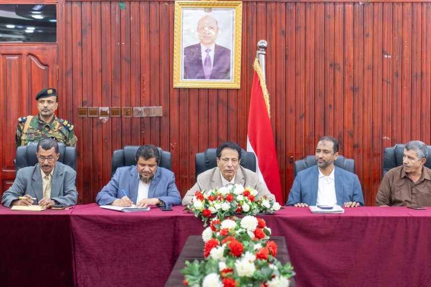 محافظ المهرة يترأس اجتماعًا استثنائيًا للمكتب التنفيذي لمناقشة المستجدات والموازنة العامة