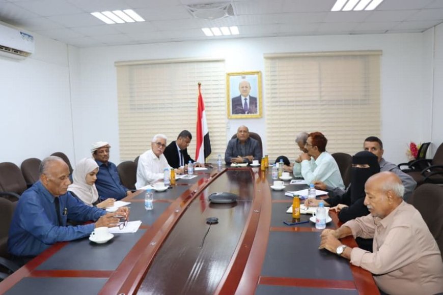 نائب وزير الصناعة يناقش مع مدراء مكاتب الوزارة بالمحافظات المحررة تعزيز ضبط الأسواق وكفاءة الأداء